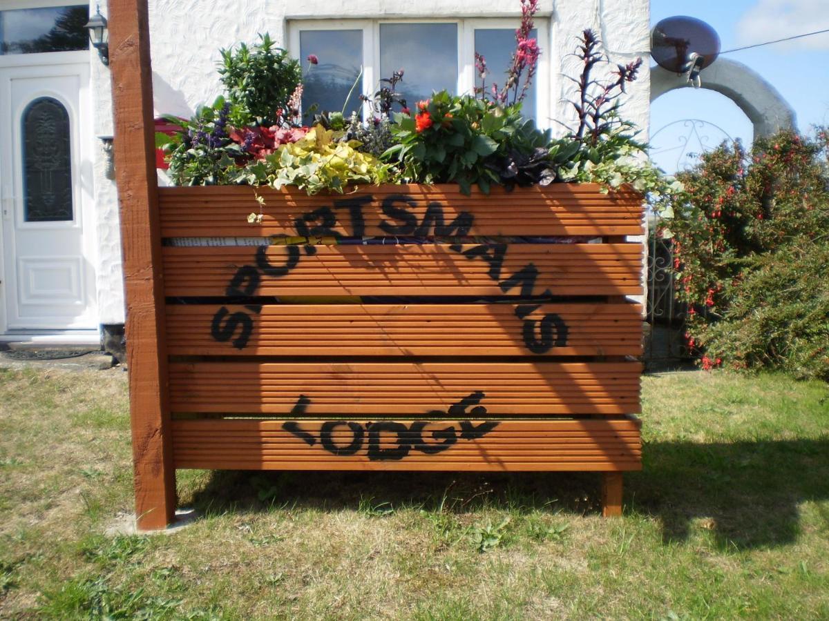 Sportsmans Lodge Bed And Breakfast Amlwch Exterior photo