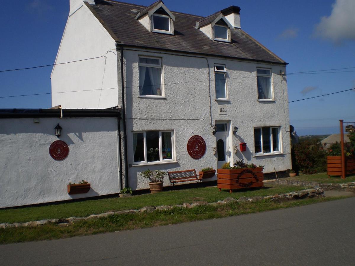 Sportsmans Lodge Bed And Breakfast Amlwch Exterior photo